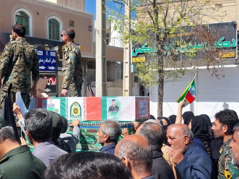 وداع مردم مرودشت با پیکر شهید کاووس درویشی