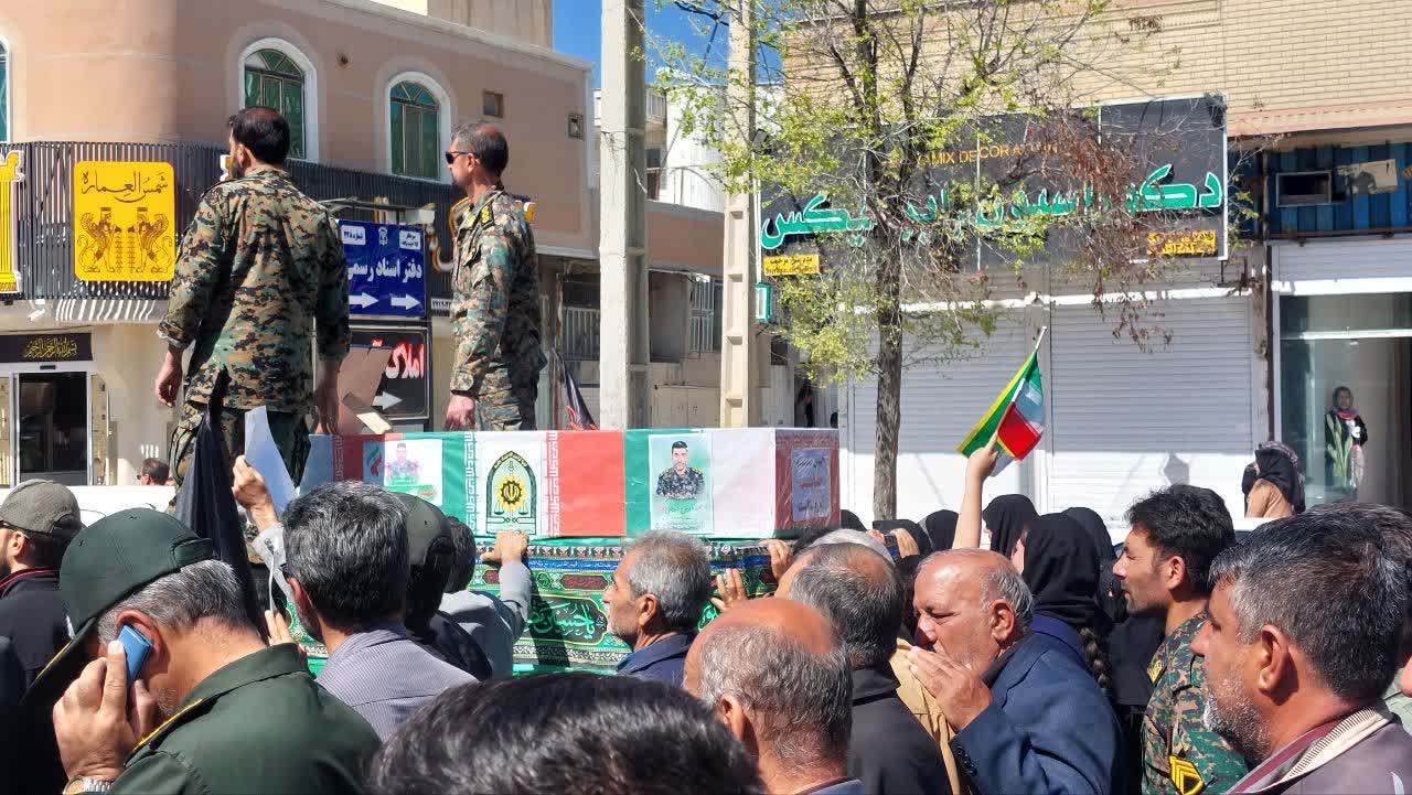 وداع مردم مرودشت با پیکر شهید کاووس درویشی