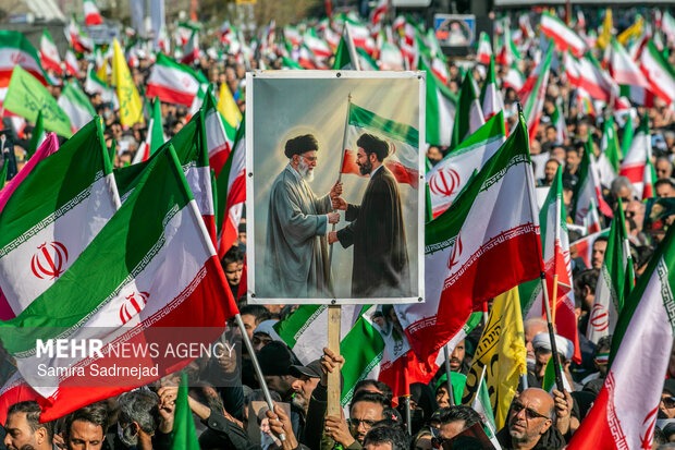 بیعت مردم سراسر کشور با سومین رهبر انقلاب اسلامی