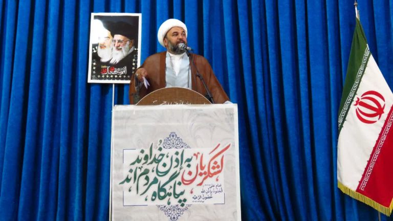 مردم ایران در سخت‌ترین شرایط پای انقلاب ایستادند