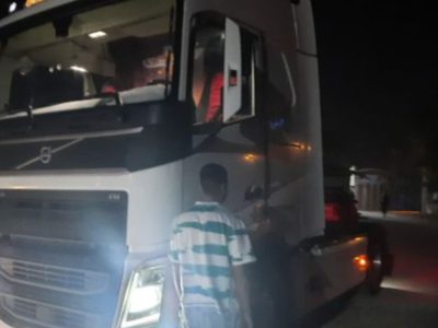 رانندگی نوجوان بی‌گواهینامه با کامیون ده‌چرخ