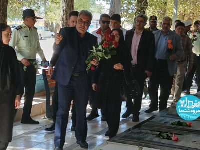 گلباران قبور شهدا با حضور مسئولان شهرستان مرودشت