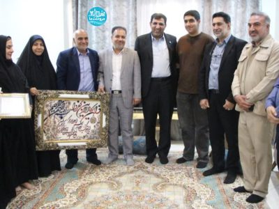اهدای مدرک کارشناسی افتخاری به دانشجوی شهید دانشگاه آزاد مرودشت