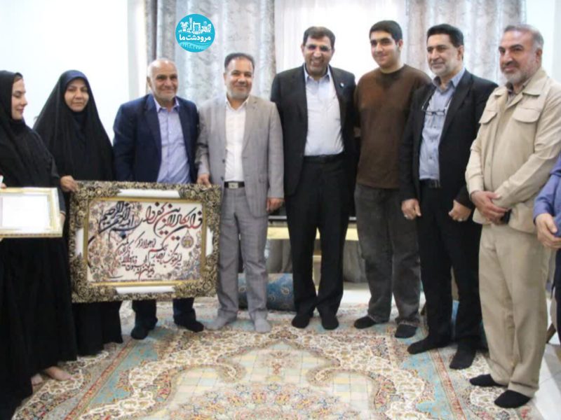اهدای مدرک کارشناسی افتخاری به دانشجوی شهید دانشگاه آزاد مرودشت